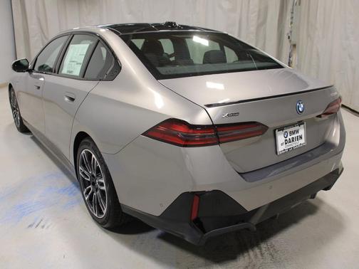 2026 BMW 550e 550e xDrive