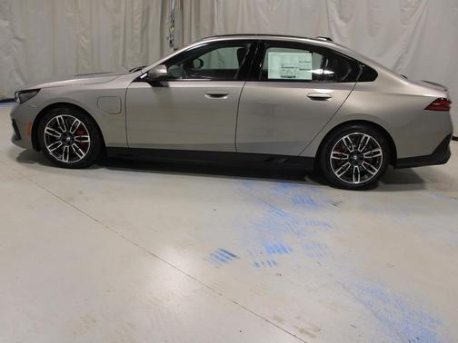 2026 BMW 550e 550e xDrive