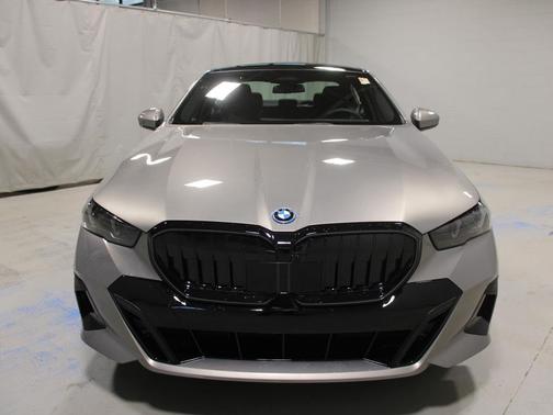 2026 BMW 550e 550e xDrive