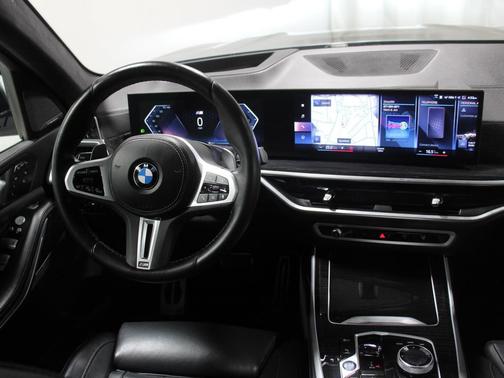 2023 BMW X7 M60i