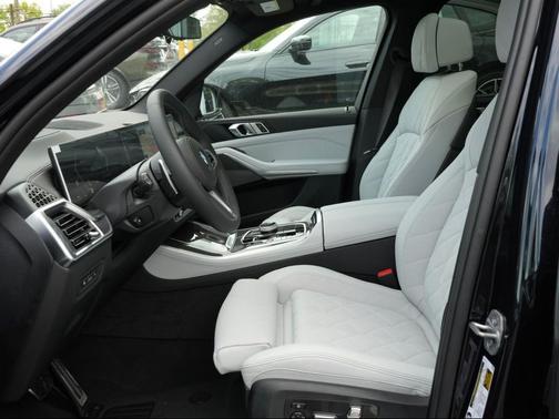 Carbon Black Metallic 2026 BMW X5 M60i