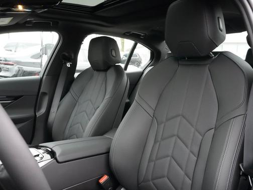 Carbon Black Metallic 2026 BMW i5 xDrive40