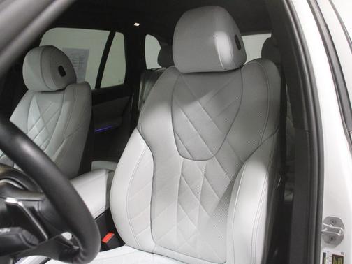 Alpine White 2024 BMW X5 xDrive40i