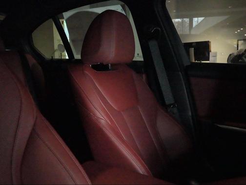 2025 BMW 330 i xDrive