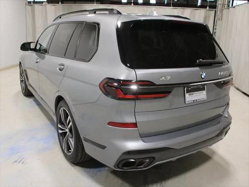 2023 BMW X7 M60i