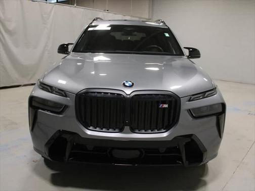 2023 BMW X7 M60i