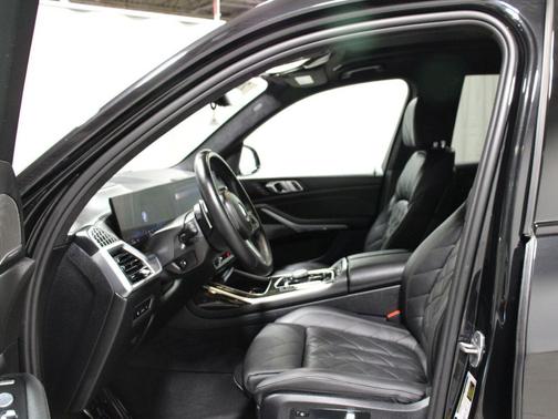 Black Sapphire Metallic 2024 BMW X7 xDrive40i