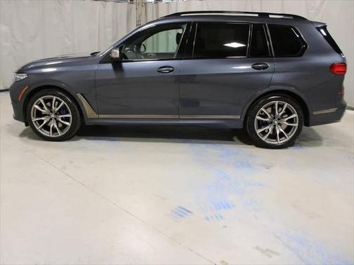 2022 BMW X7 M50i