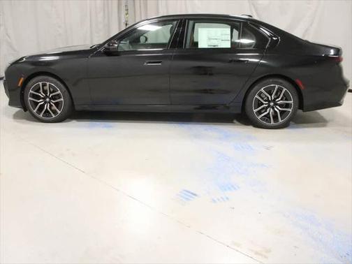 2025 BMW 740 i xDrive