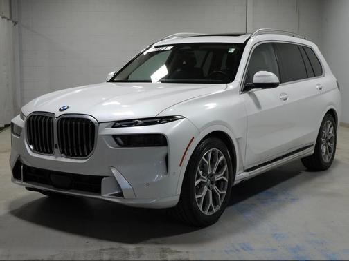 Mineral White Metallic 2023 BMW X7 xDrive40i