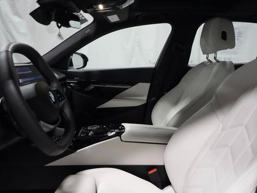 2025 BMW 530 xDrive
