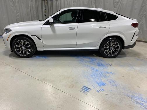 2022 BMW X6 M50i