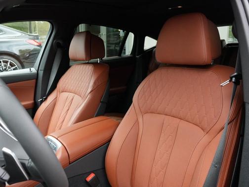 Carbon Black Metallic 2027 BMW X6 xDrive40i