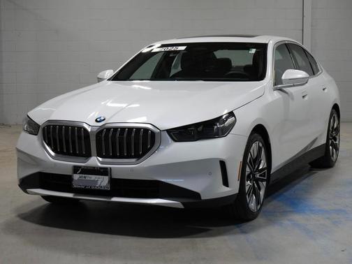 Mineral White Metallic 2025 BMW 530 xDrive