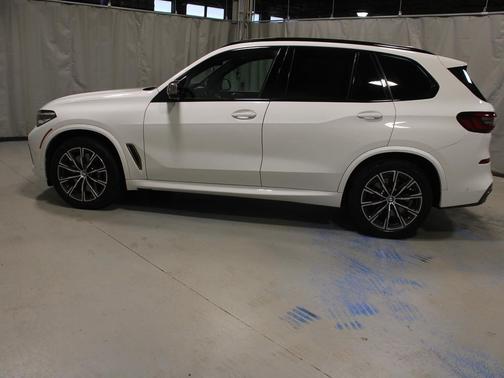 2022 BMW X5 M50i