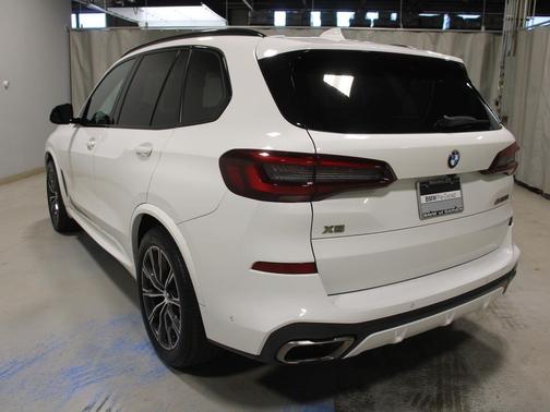 2022 BMW X5 M50i