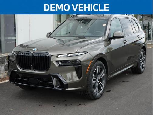 Manhattan Green Metallic 2027 BMW X7 xDrive40i