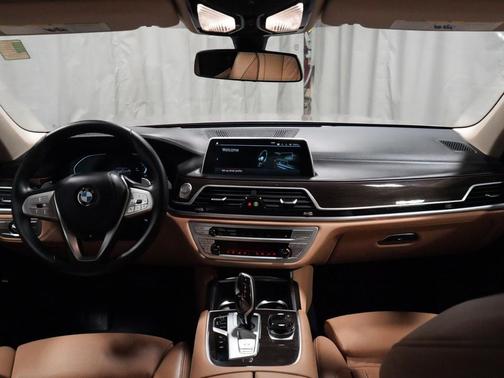 2022 BMW 750 i xDrive