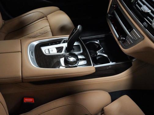 2022 BMW 750 i xDrive