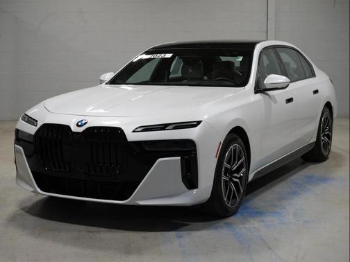 Mineral White Metallic 2023 BMW 760 i xDrive