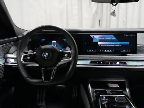 Mineral White Metallic 2023 BMW 760 i xDrive