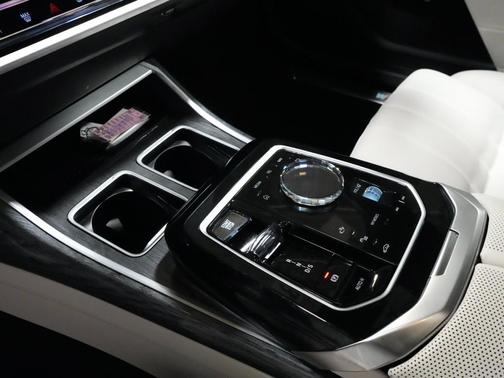 Mineral White Metallic 2023 BMW 760 i xDrive