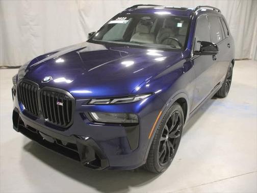2023 BMW X7 M60i