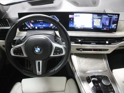 2023 BMW X7 M60i