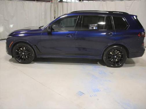 2023 BMW X7 M60i