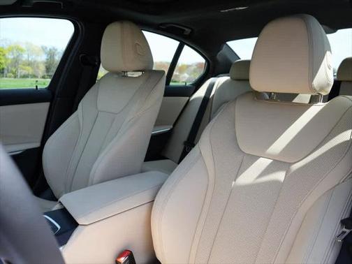 2025 BMW 330 i xDrive