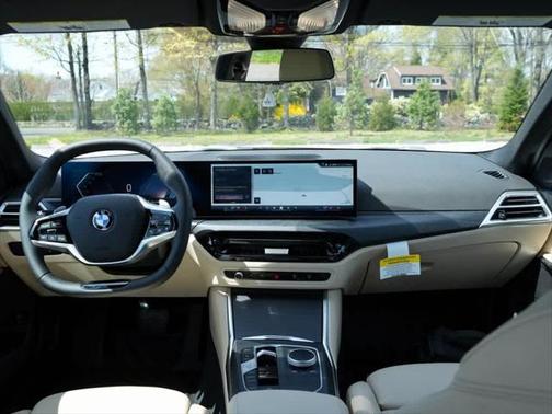2025 BMW 330 i xDrive