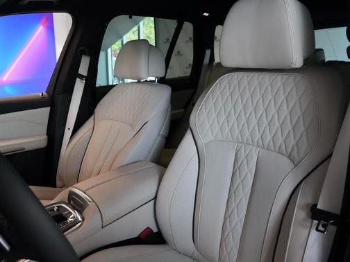 Carbon Black Metallic 2026 BMW X5 M60i