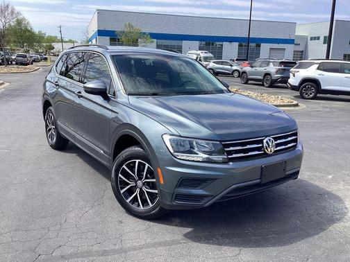 Platinum Gray Metallic 2021 Volkswagen Tiguan 2.0T SE 4MOTION