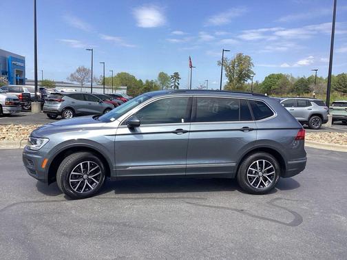Platinum Gray Metallic 2021 Volkswagen Tiguan 2.0T SE 4MOTION