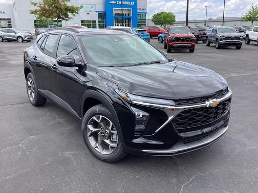 Mosaic Black Metallic 2026 Chevrolet Trax LT