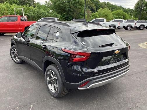 Mosaic Black Metallic 2026 Chevrolet Trax LT