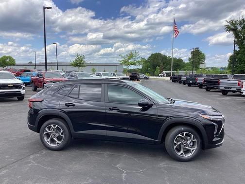 Mosaic Black Metallic 2026 Chevrolet Trax LT