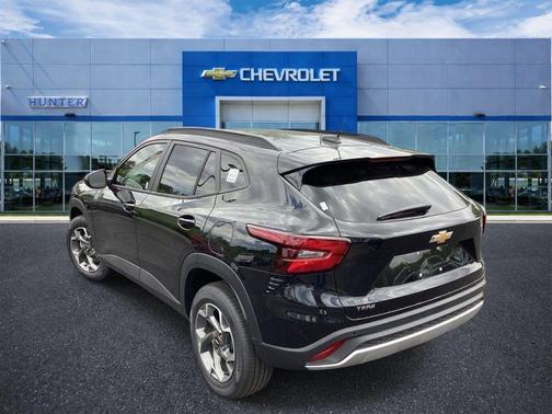Mosaic Black Metallic 2026 Chevrolet Trax LT