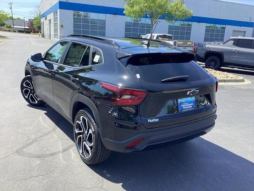 Mosaic Black Metallic 2026 Chevrolet Trax FWD 2RS