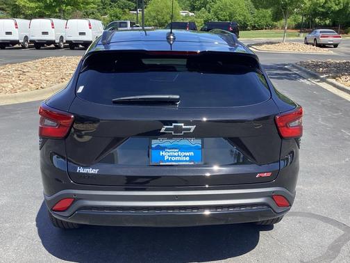 Mosaic Black Metallic 2026 Chevrolet Trax FWD 2RS