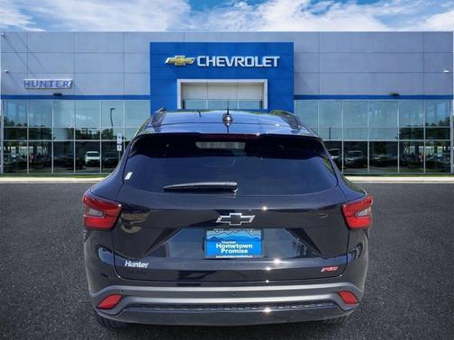 Mosaic Black Metallic 2026 Chevrolet Trax FWD 2RS