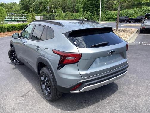 Sterling Gray Metallic 2025 Chevrolet Trax LT