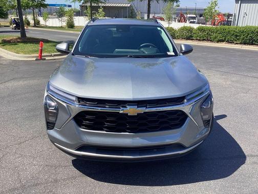 Sterling Gray Metallic 2025 Chevrolet Trax LT