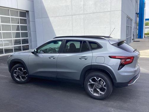 Sterling Gray Metallic 2025 Chevrolet Trax LT