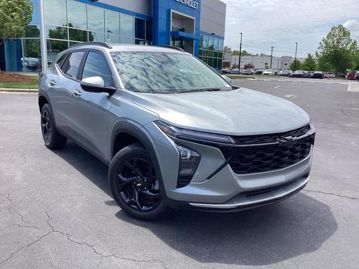 Sterling Gray Metallic 2025 Chevrolet Trax LT
