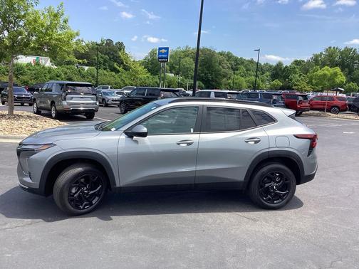 Sterling Gray Metallic 2025 Chevrolet Trax LT