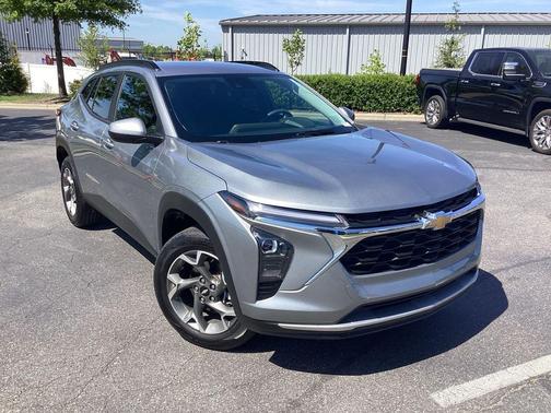 Sterling Gray Metallic 2025 Chevrolet Trax LT