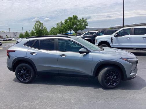 Sterling Gray Metallic 2025 Chevrolet Trax LT