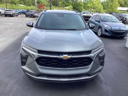 Sterling Gray Metallic 2025 Chevrolet Trax LT
