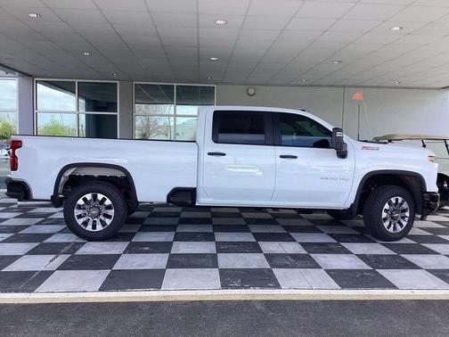 Summit White 2026 Chevrolet Silverado 2500 Custom